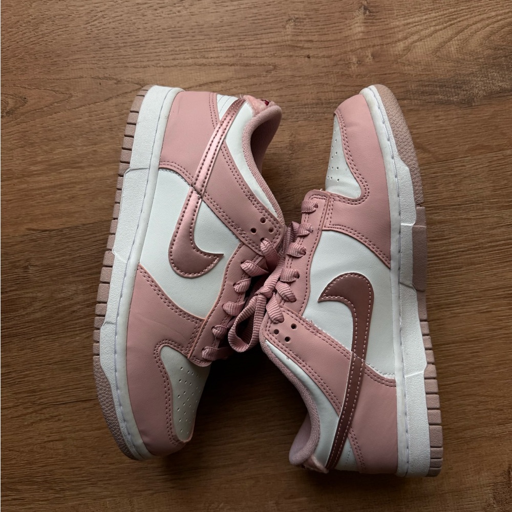 Nike Pink and White dunk Low-Top Sneakers with Magenta Accents